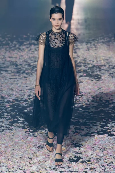 Look 15